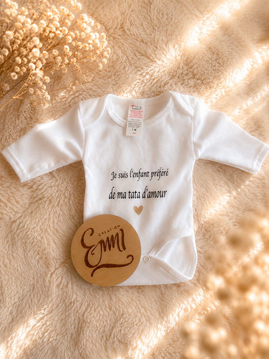 Je suis l’enfant préféré de ma tata d’amour